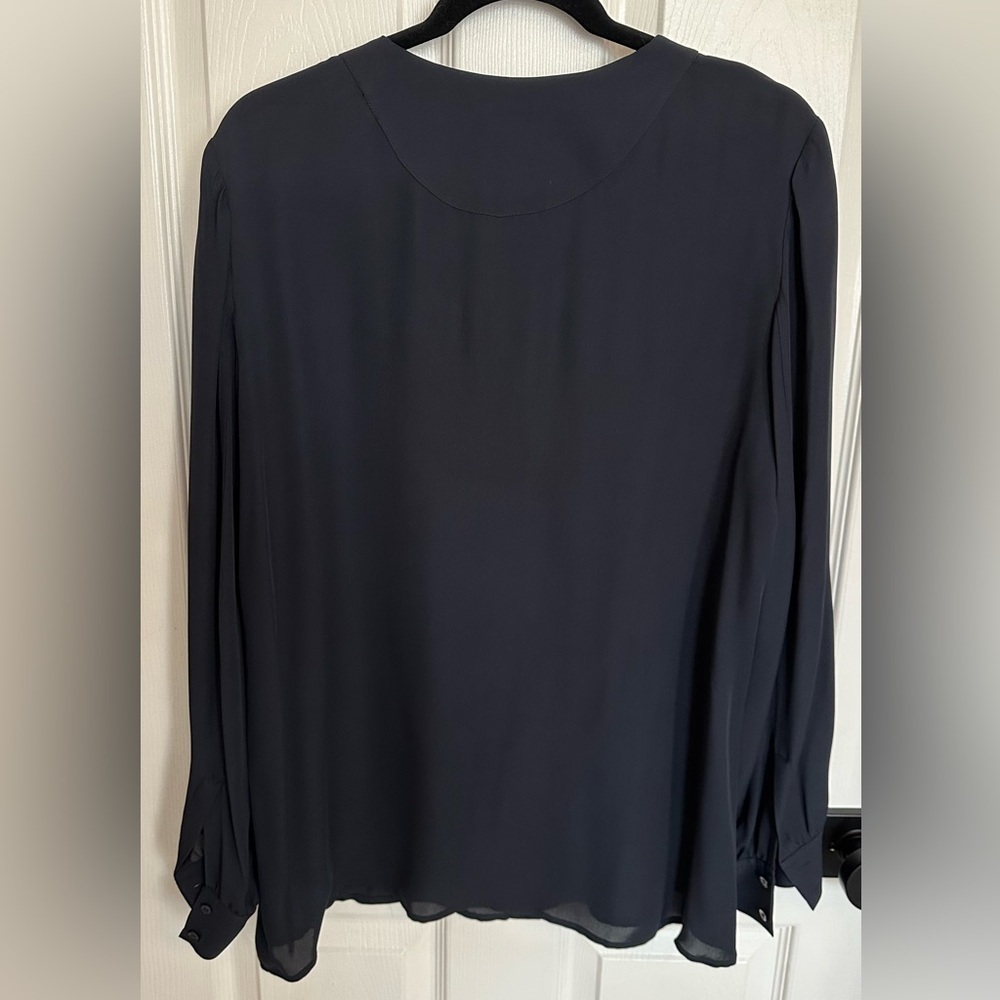 Theory NAVY Silk Crepe de Chine Blouse Size Large - Just Gorgeous - Picture 2 of 2